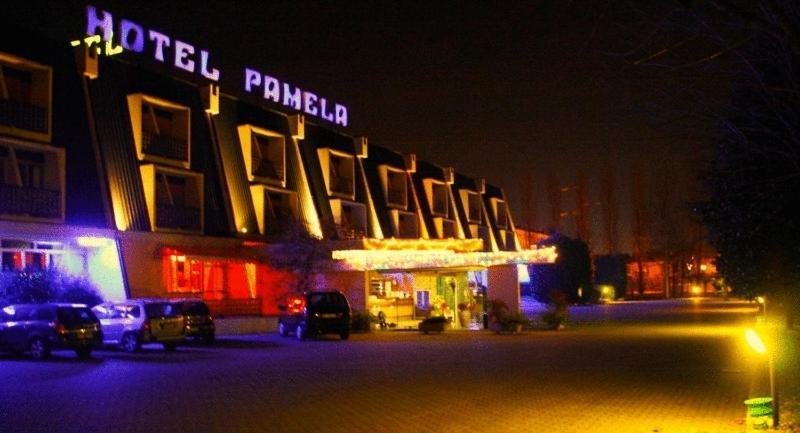 Hotel Pamela サン・ピエトロ・イン・カザーレ エクステリア 写真