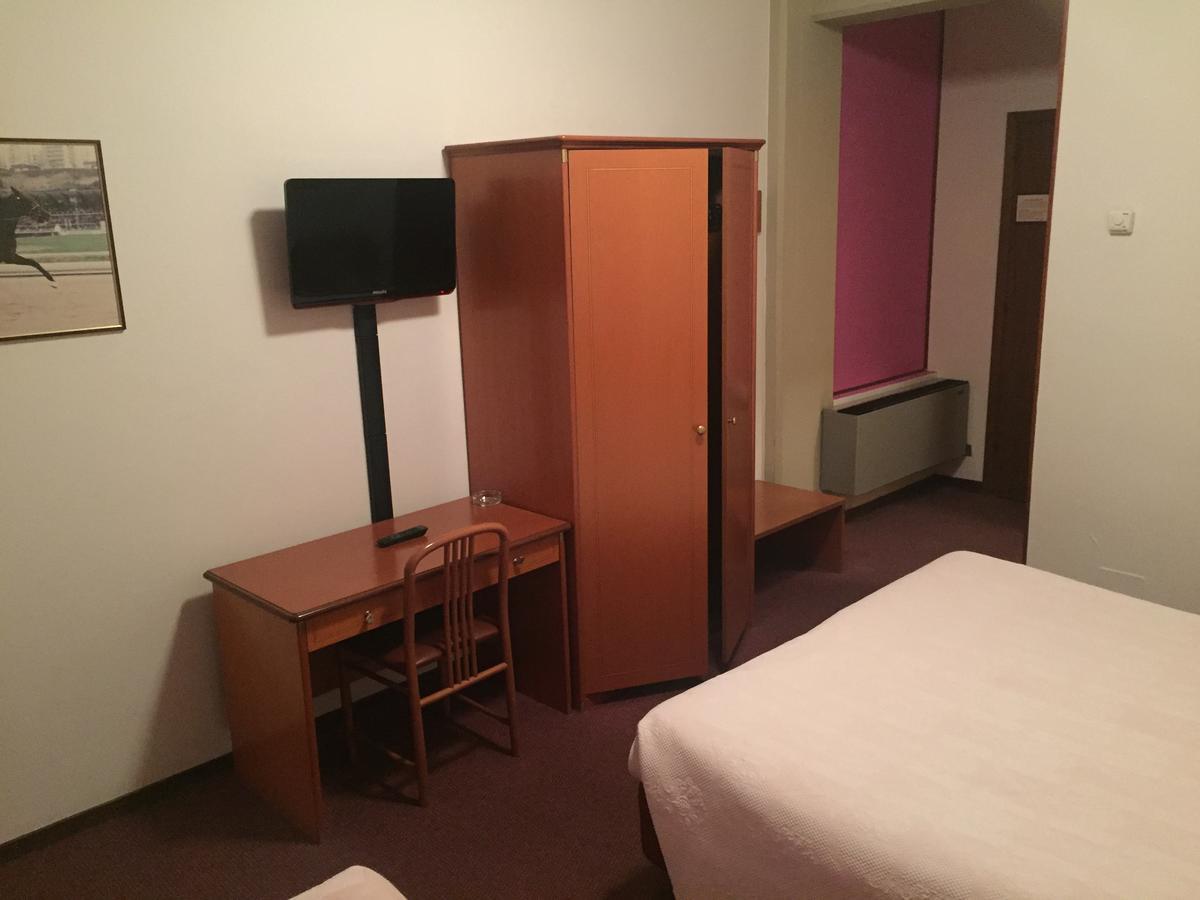 Hotel Pamela サン・ピエトロ・イン・カザーレ エクステリア 写真