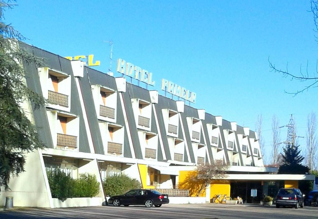 Hotel Pamela サン・ピエトロ・イン・カザーレ エクステリア 写真